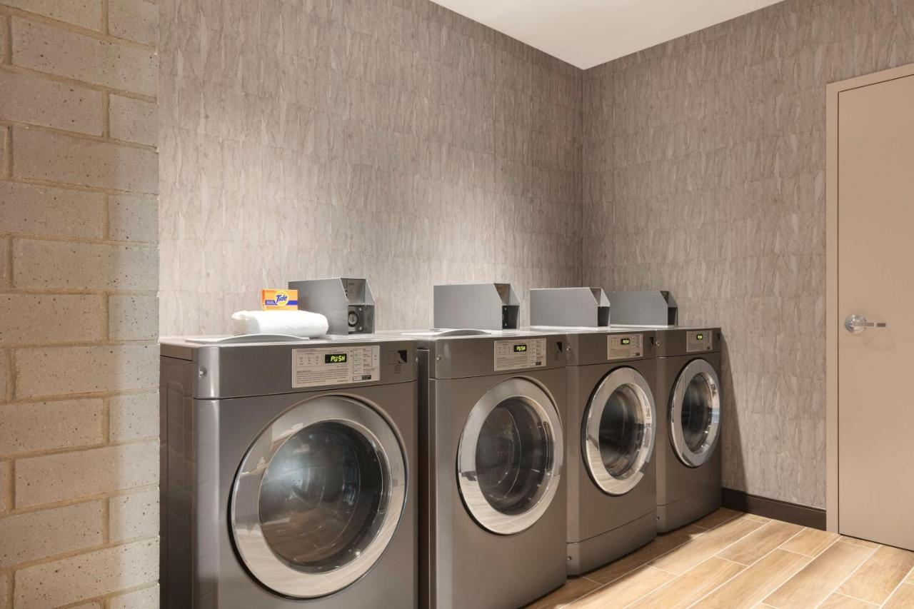 West Allis Home2 Suites By Hilton Milwaukee West מראה חיצוני תמונה